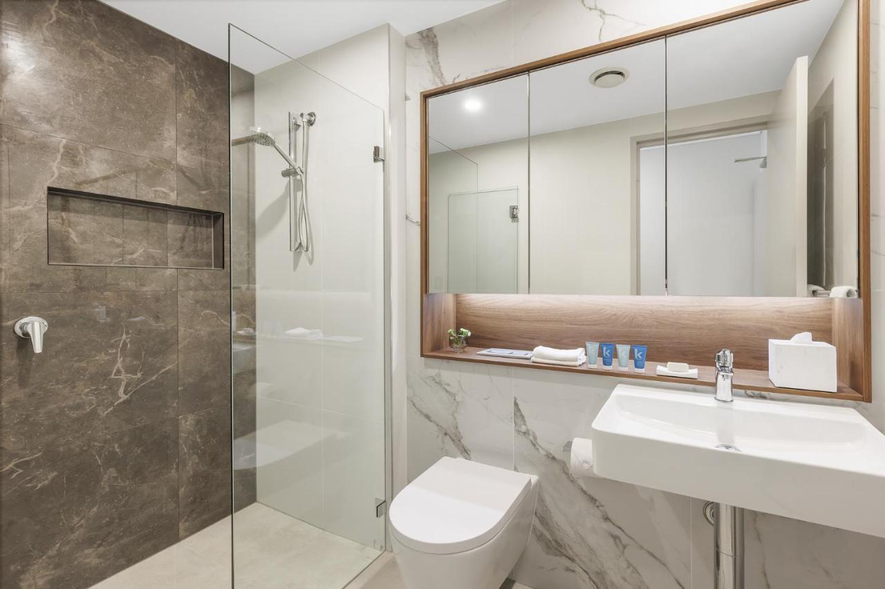Meriton Suites Liverpool Kültér fotó Bathroom