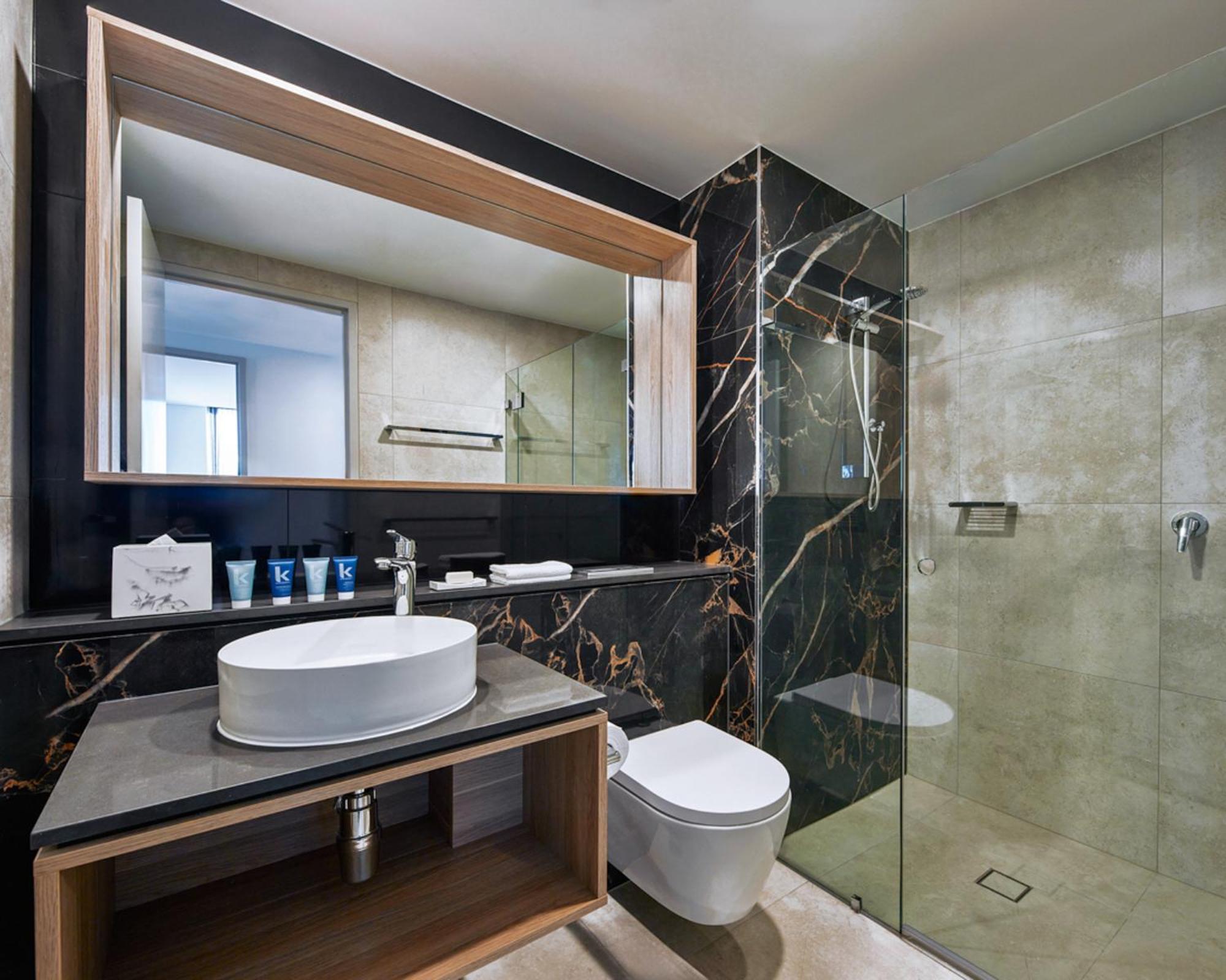 Meriton Suites Liverpool Kültér fotó Bathroom
