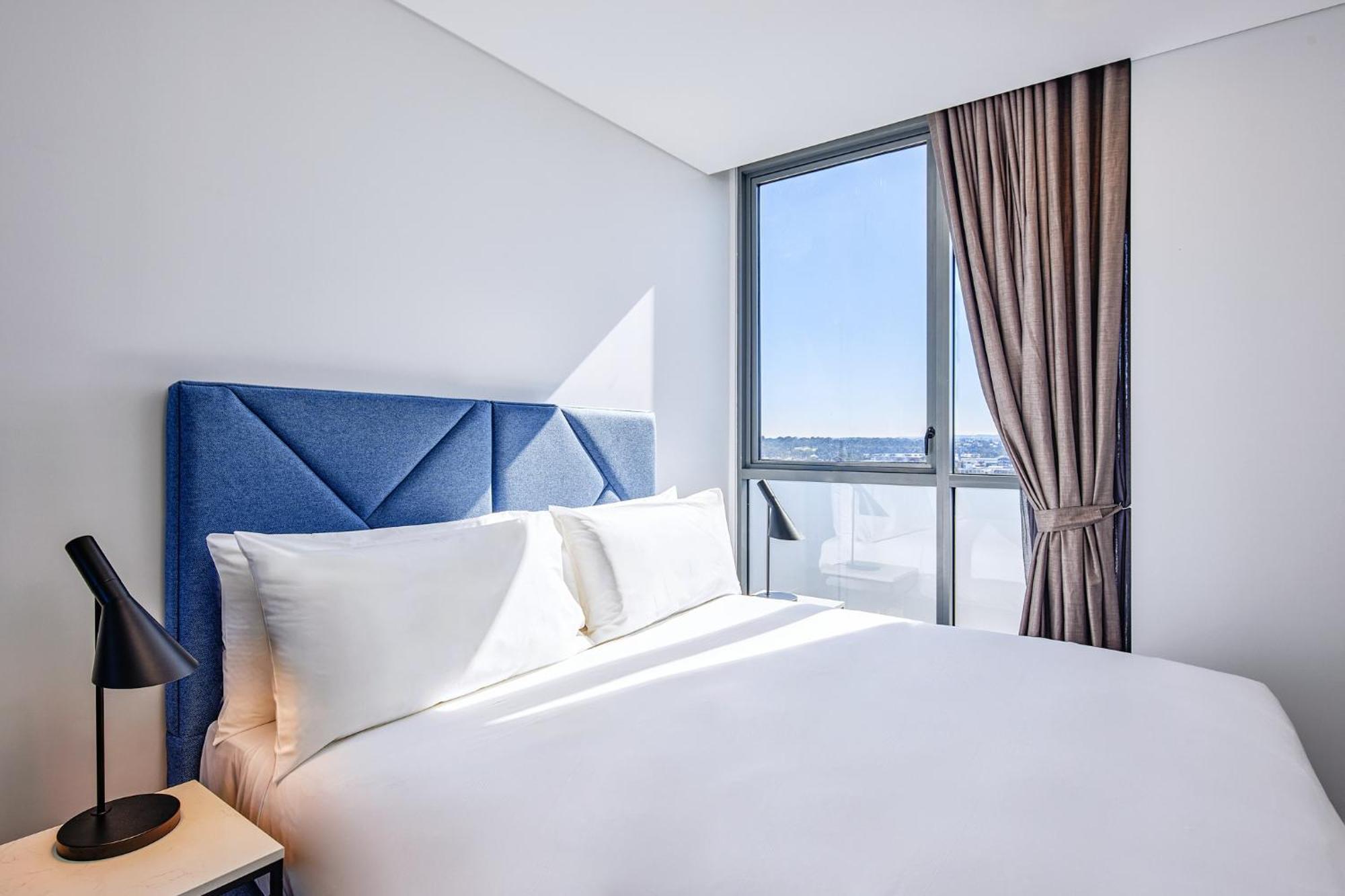 Meriton Suites Liverpool Kültér fotó A bedroom at the hotel