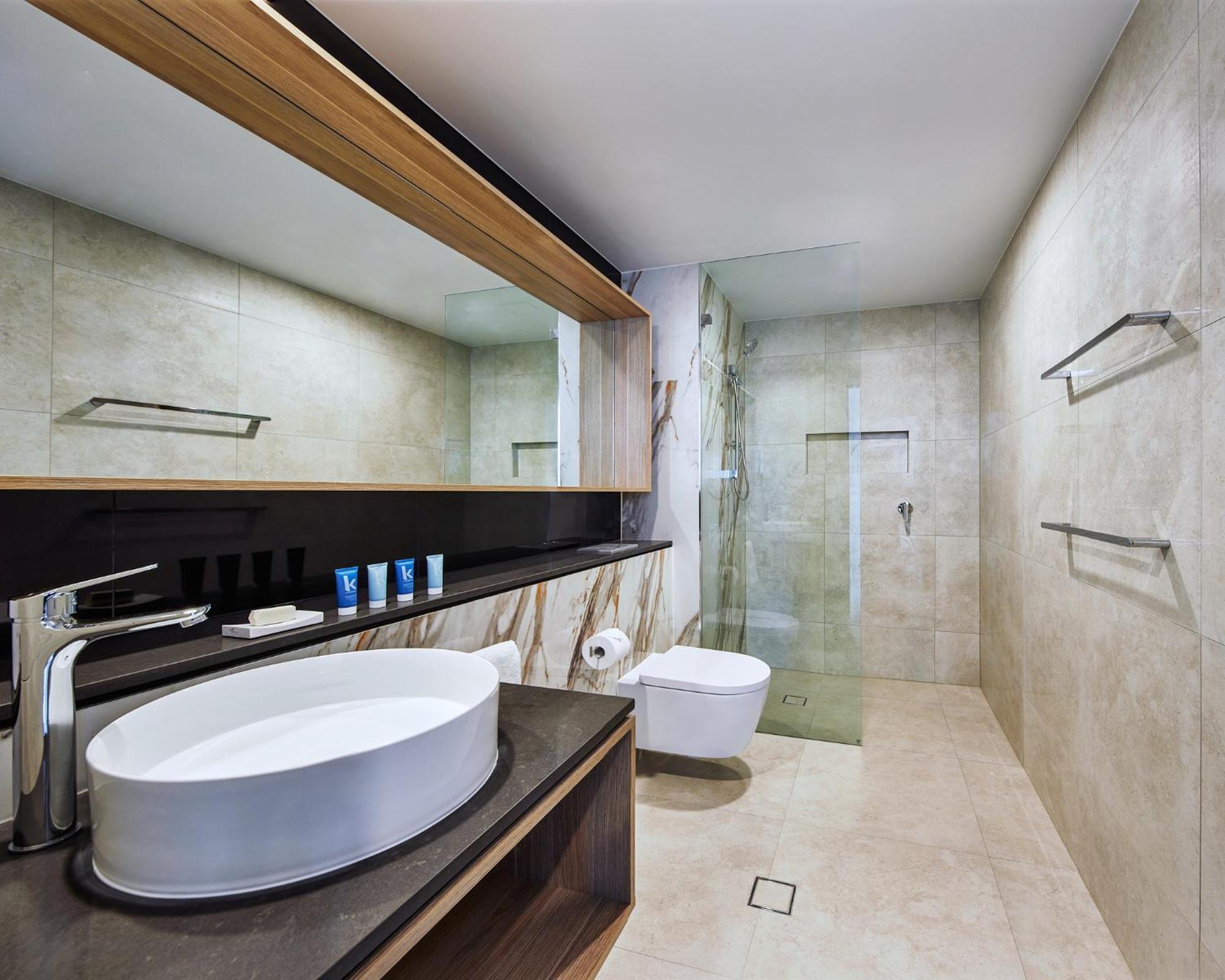 Meriton Suites Liverpool Kültér fotó Bathroom