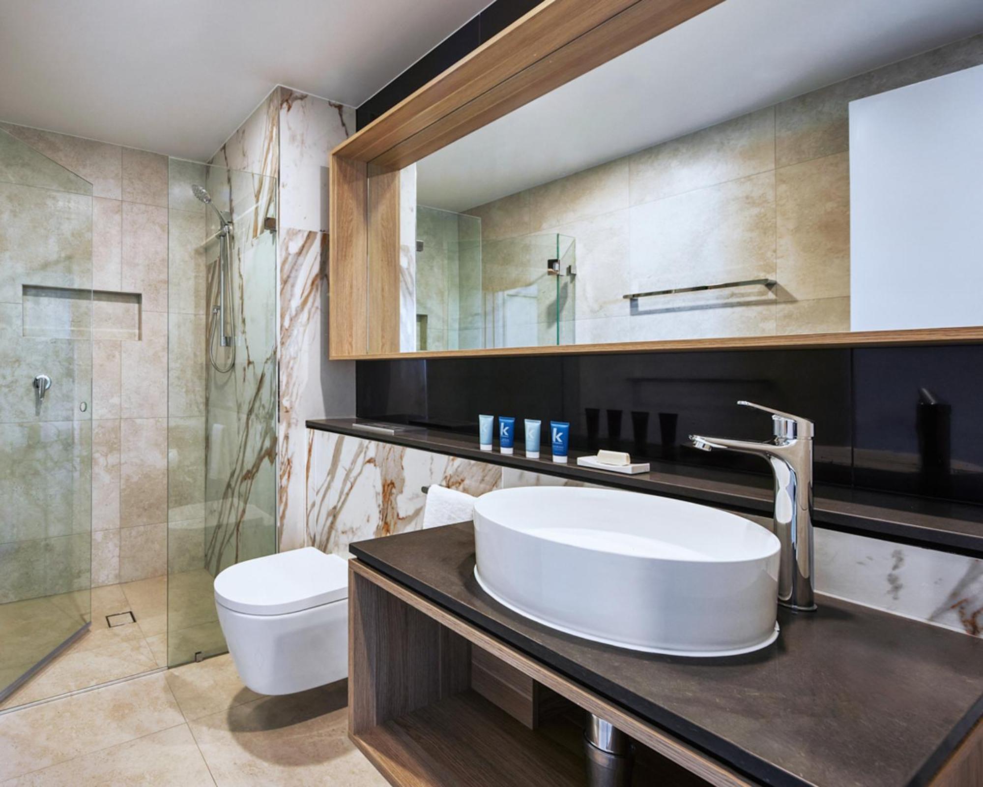 Meriton Suites Liverpool Kültér fotó Bathroom