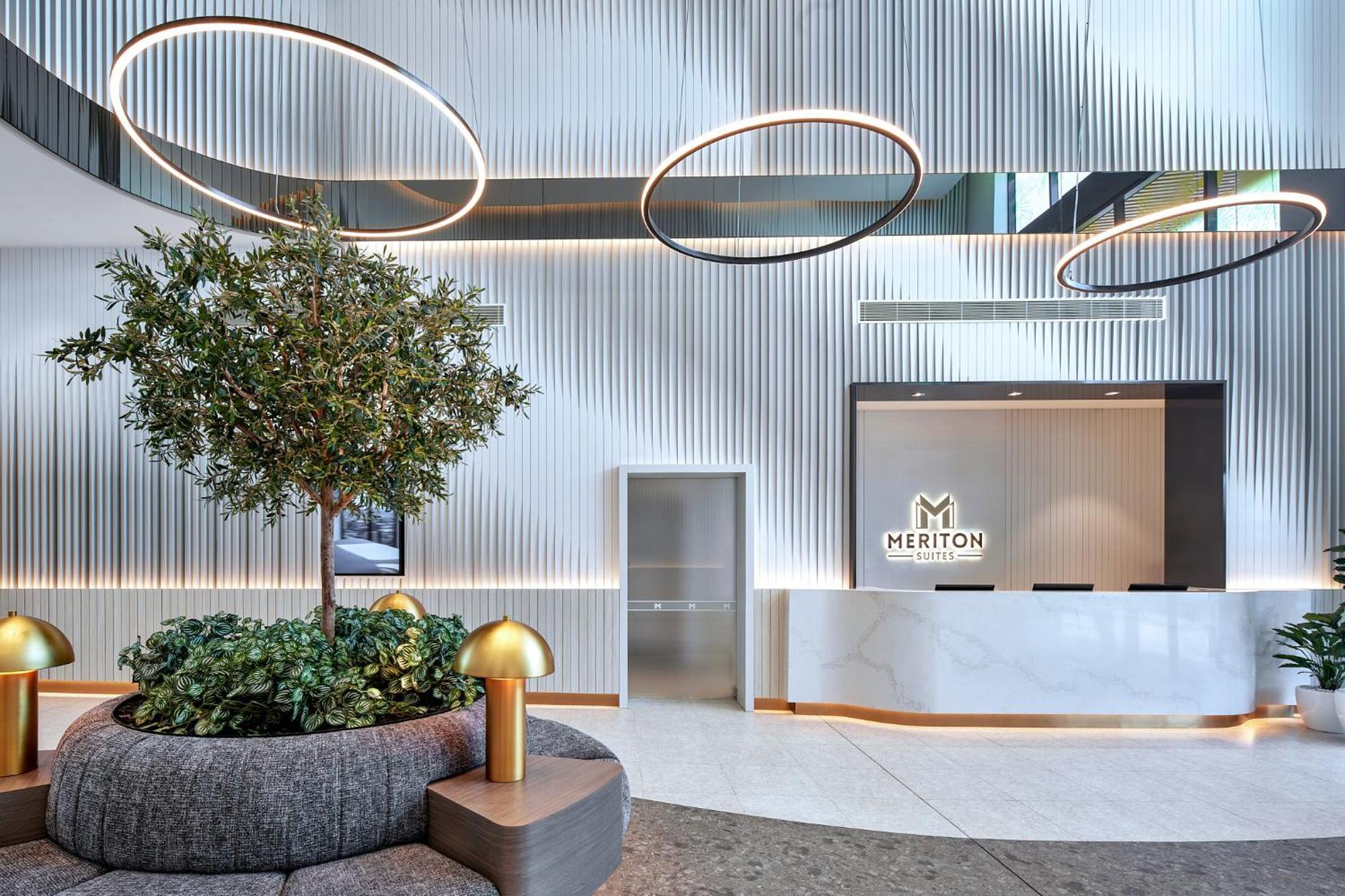 Meriton Suites Liverpool Kültér fotó The lobby of the hotel