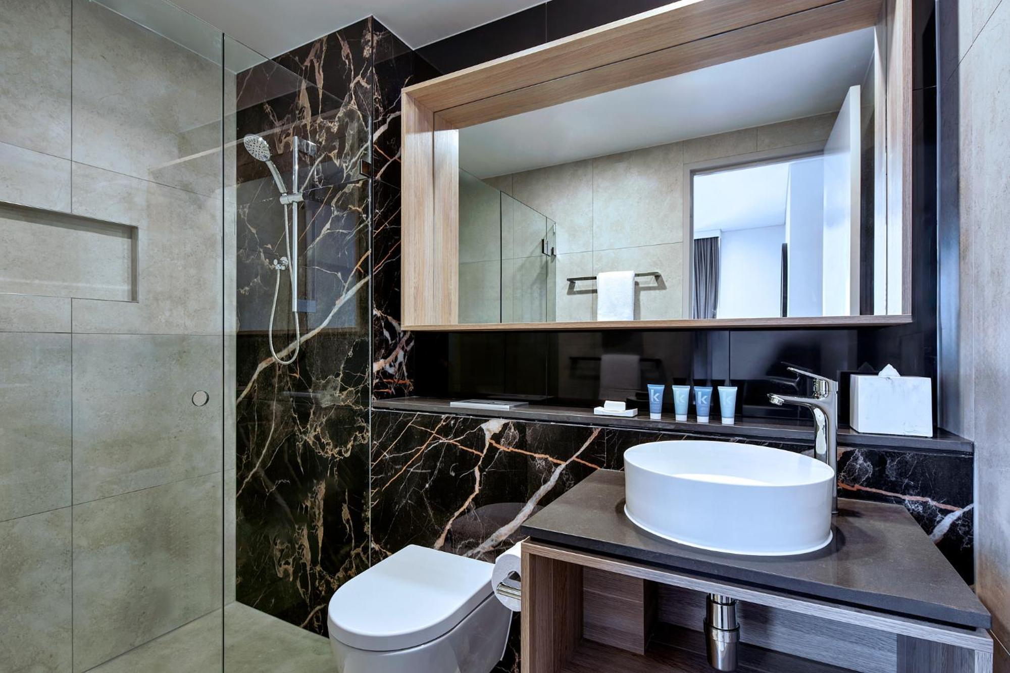 Meriton Suites Liverpool Kültér fotó Bathroom