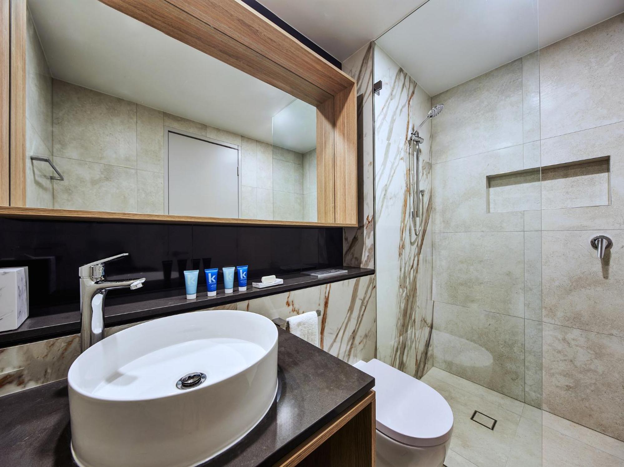 Meriton Suites Liverpool Kültér fotó Bathroom