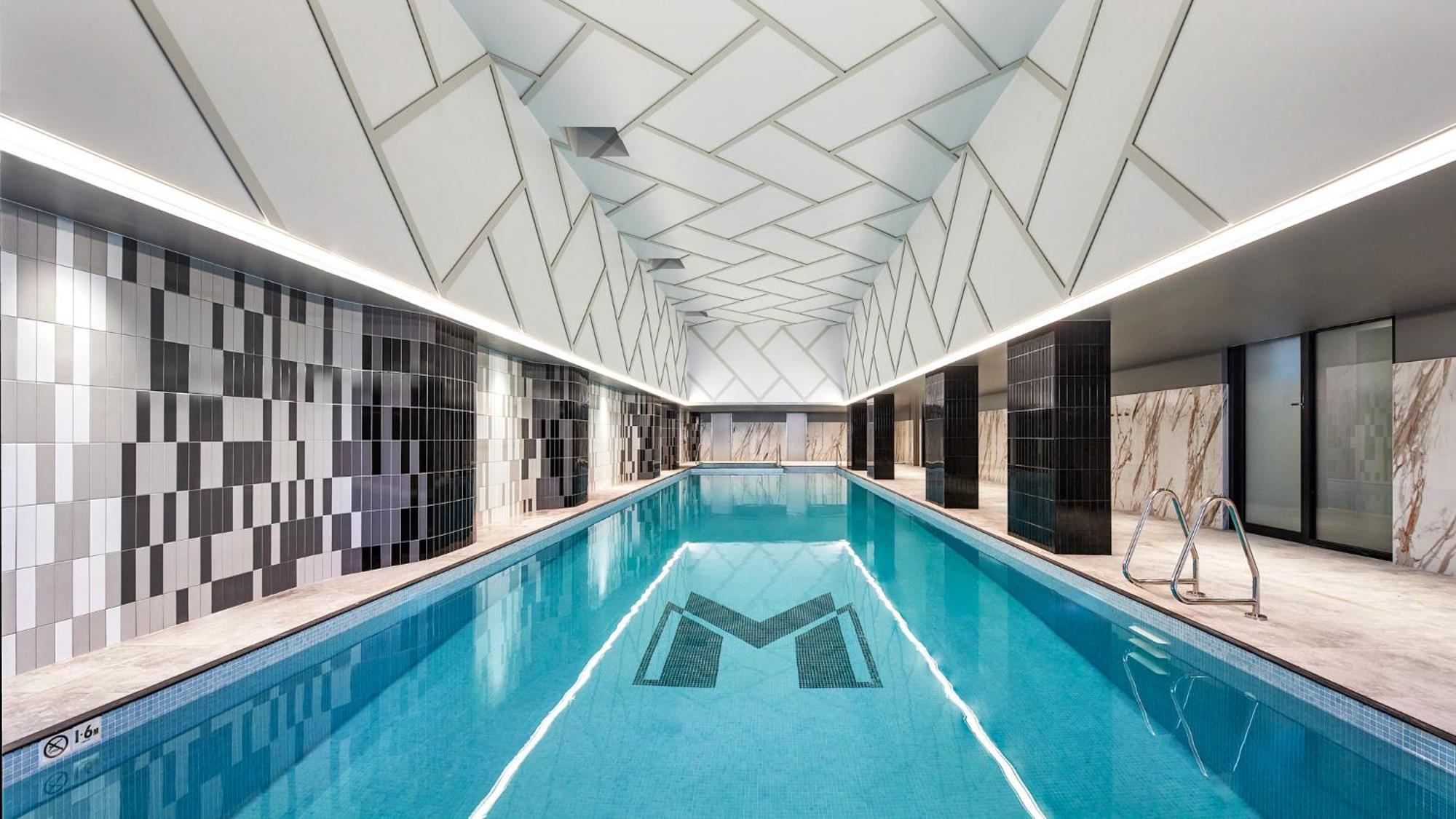 Meriton Suites Liverpool Kültér fotó The pool at M on Mary